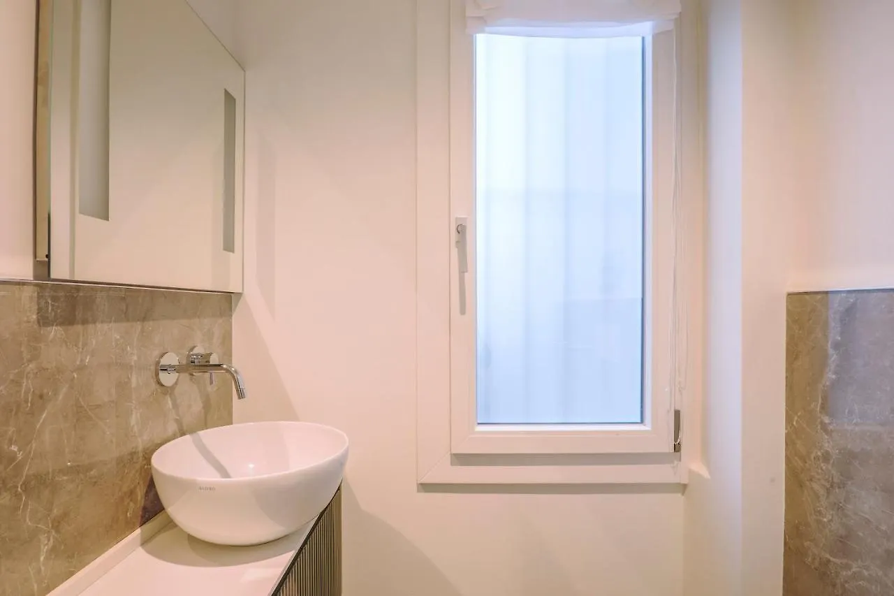 Apartment Repubblica Suite I-Hosted By Sweetstay Milan